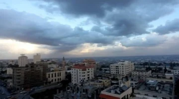 انخفاض ملموس في درجات الحرارة وفرص لتساقط الأمطار تستمر حتى يوم الأحد